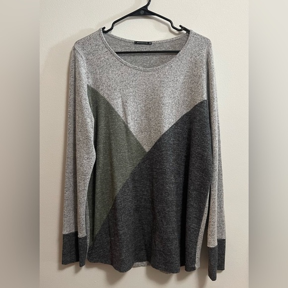 Staccato Tops - Staccato - Women’s Color Block Grey Super Soft Long Sleeve - Size L
